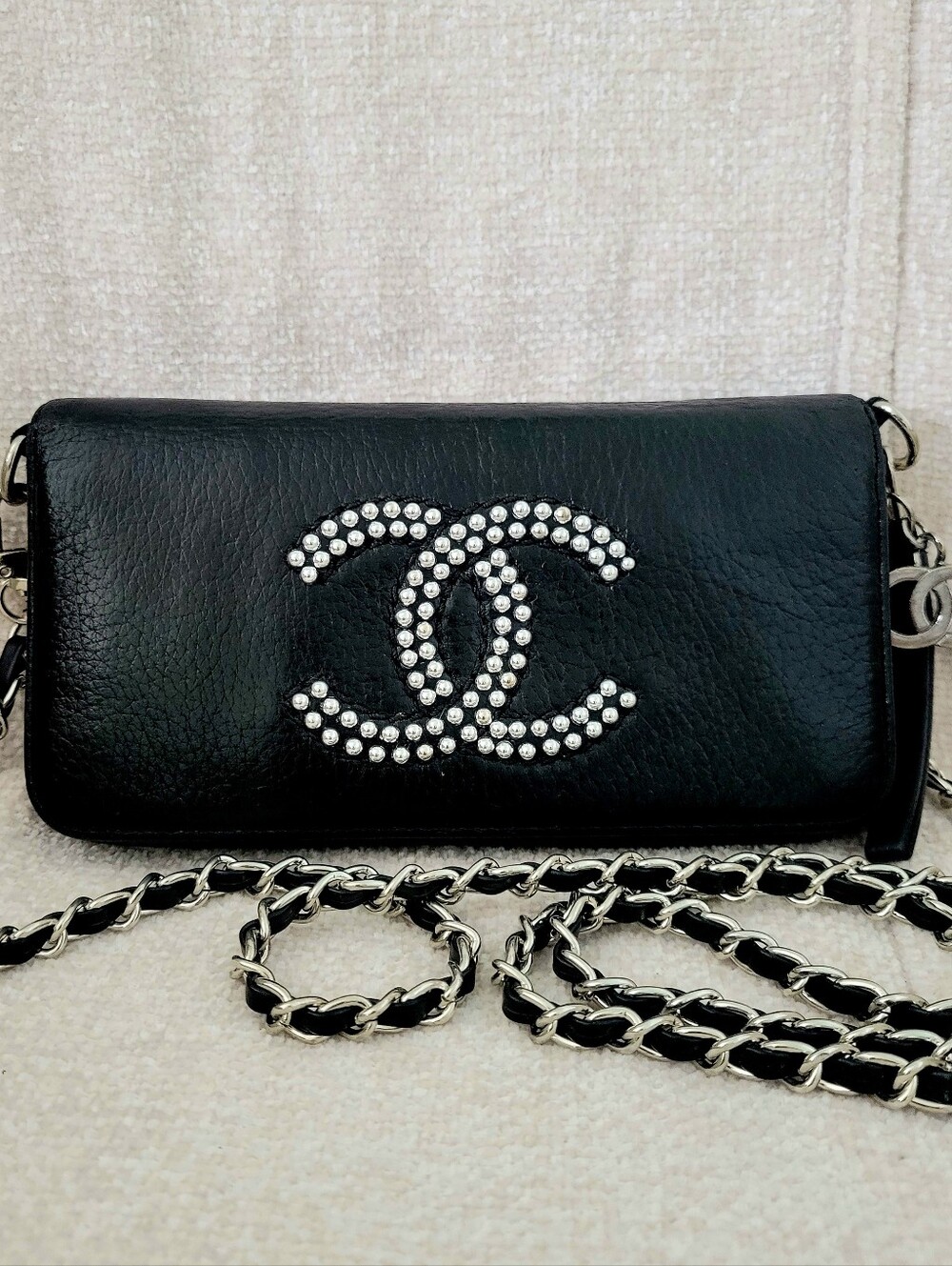 CHANEL Coco Pochette Crossbody Zippy Wallet